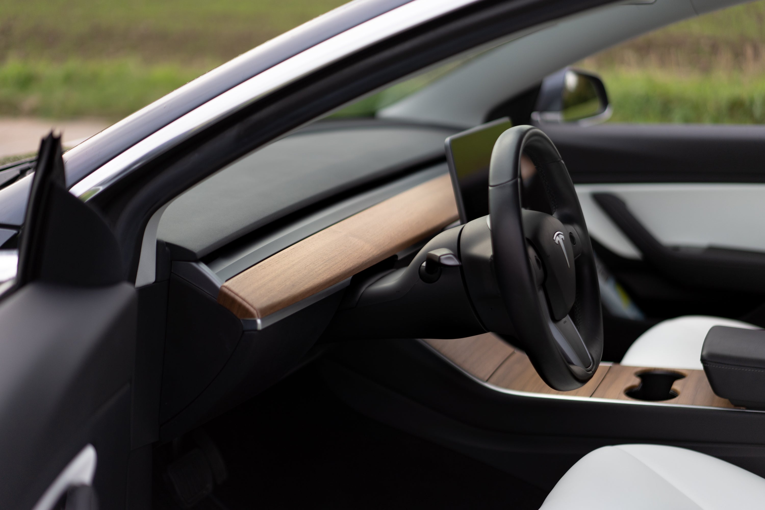 Biete] Dashboard Cover Abdeckung Armaturenbrett Tesla 3 Y Carbon matt -  Marktplatz - TFF Forum - Tesla Fahrer & Freunde
